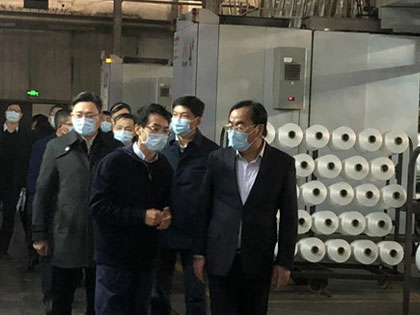 Sekretaris Komite Partai Kota Shaoxing Ma Weiguang dan rombongannya pergi ke AIA Polyester Company, anak perusahaan dari grup tersebut, untuk menyampaikan belasungkawa kepada karyawan yang tinggal di Shaoxing